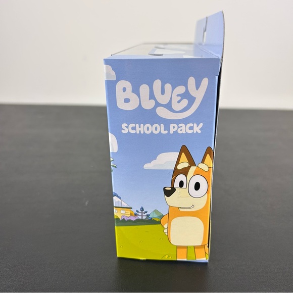 Bluey School Pack Figure Set 4-Pack includes Bluey, Rusty, Chloe, Calypso - Picture 9 of 11